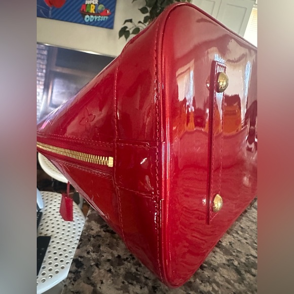 Louis Vuitton Vernis Alma GM Pomme D’Amour - Picture 6 of 17